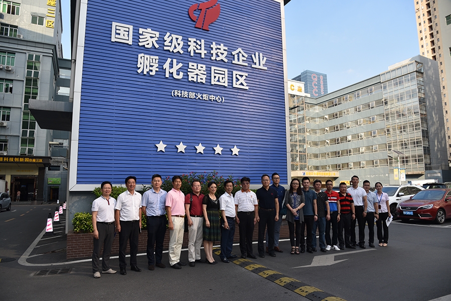 深圳市深商聯(lián)領(lǐng)導(dǎo)及企業(yè)家代表一行到華豐集團(tuán)考察交流
