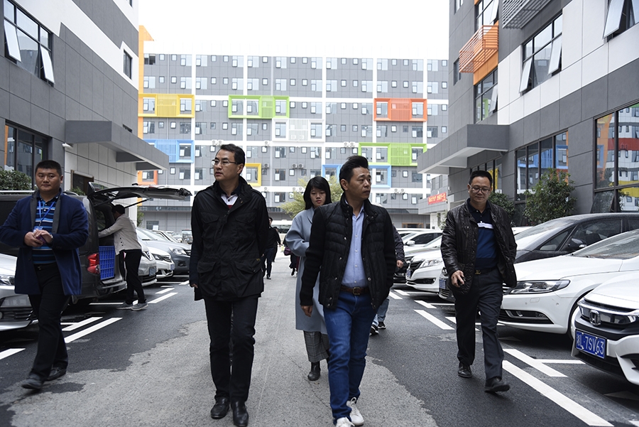 西鄉(xiāng)街道領(lǐng)導(dǎo)到華豐國(guó)際機(jī)器人產(chǎn)業(yè)園開(kāi)展調(diào)研