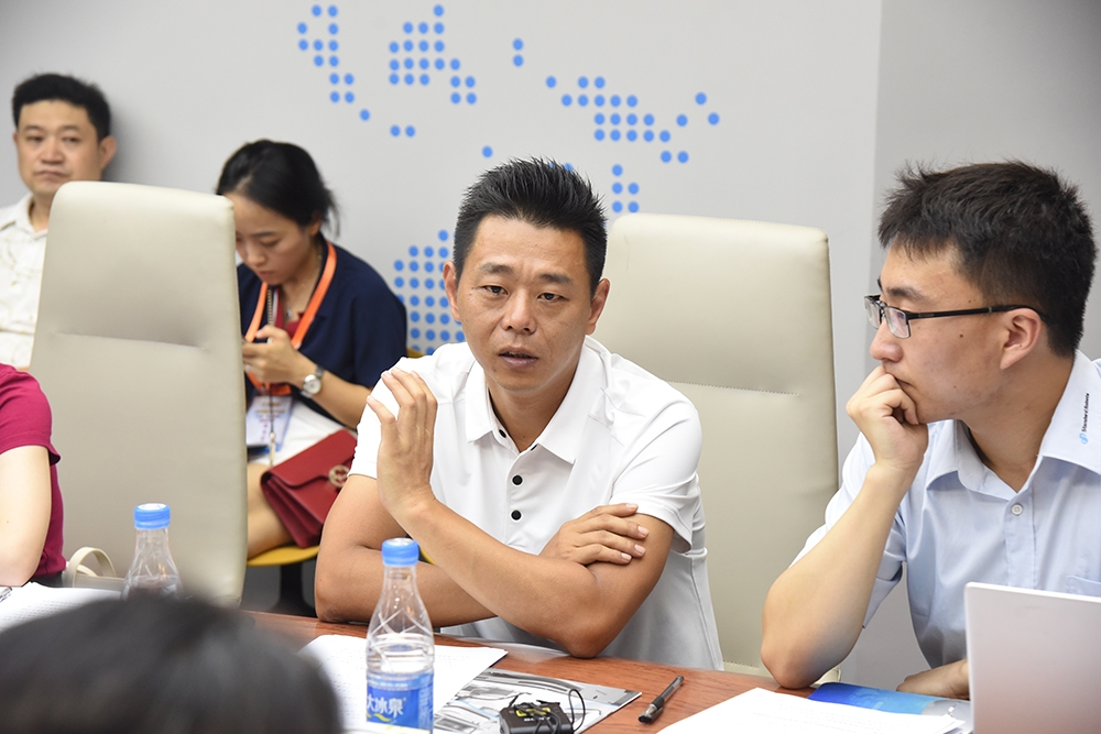 廣東促進就業(yè)九條中央省市媒體來訪華豐國際機器人產(chǎn)業(yè)園_4