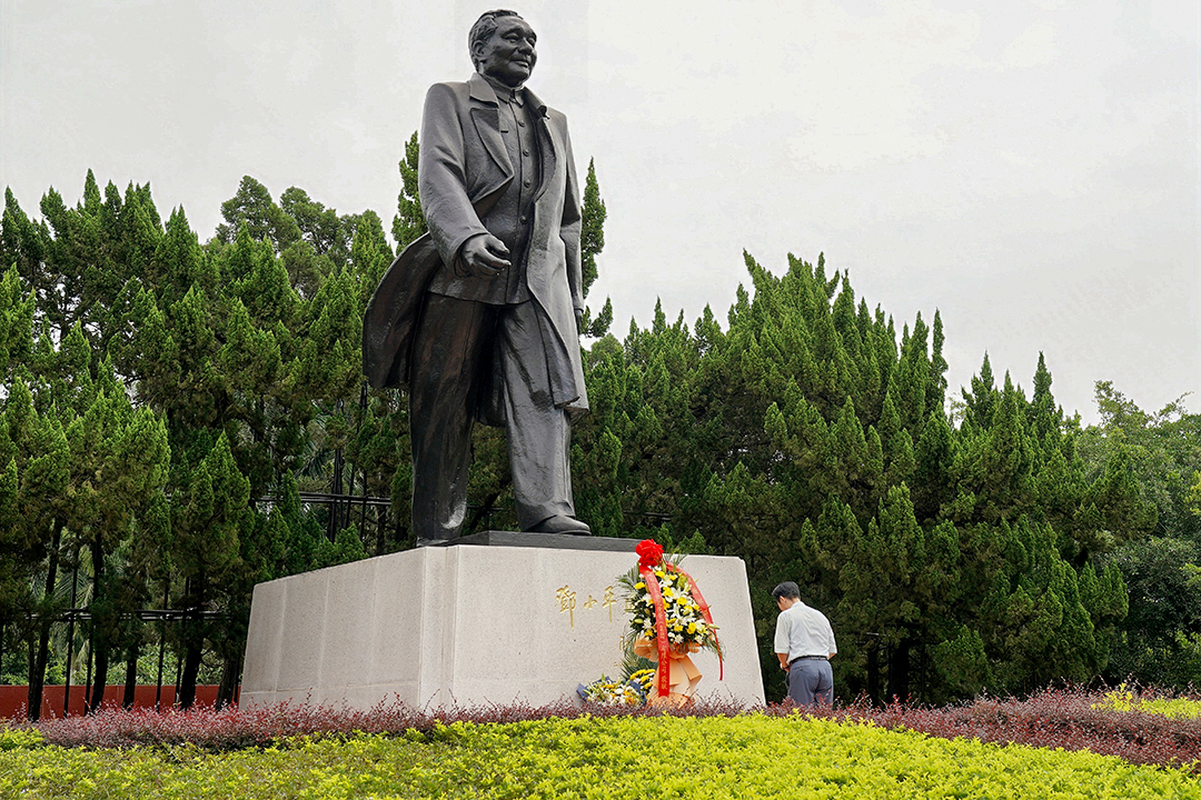 華豐世紀(jì)集團開展紀(jì)念鄧小平同志誕辰120周年_3.JPG 華豐世紀(jì)集團開展紀(jì)念鄧小平同志誕辰120周年_3.JPG