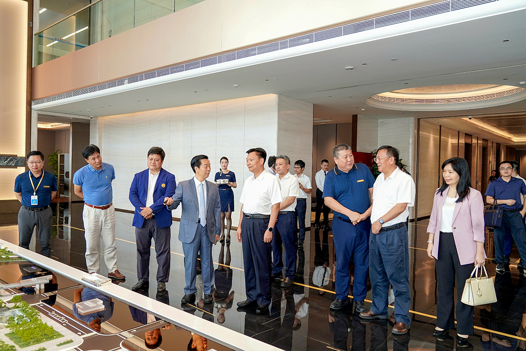 河源市委書記何國森蒞臨華豐世紀(jì)集團-2 河源市委書記何國森蒞臨華豐世紀(jì)集團-2